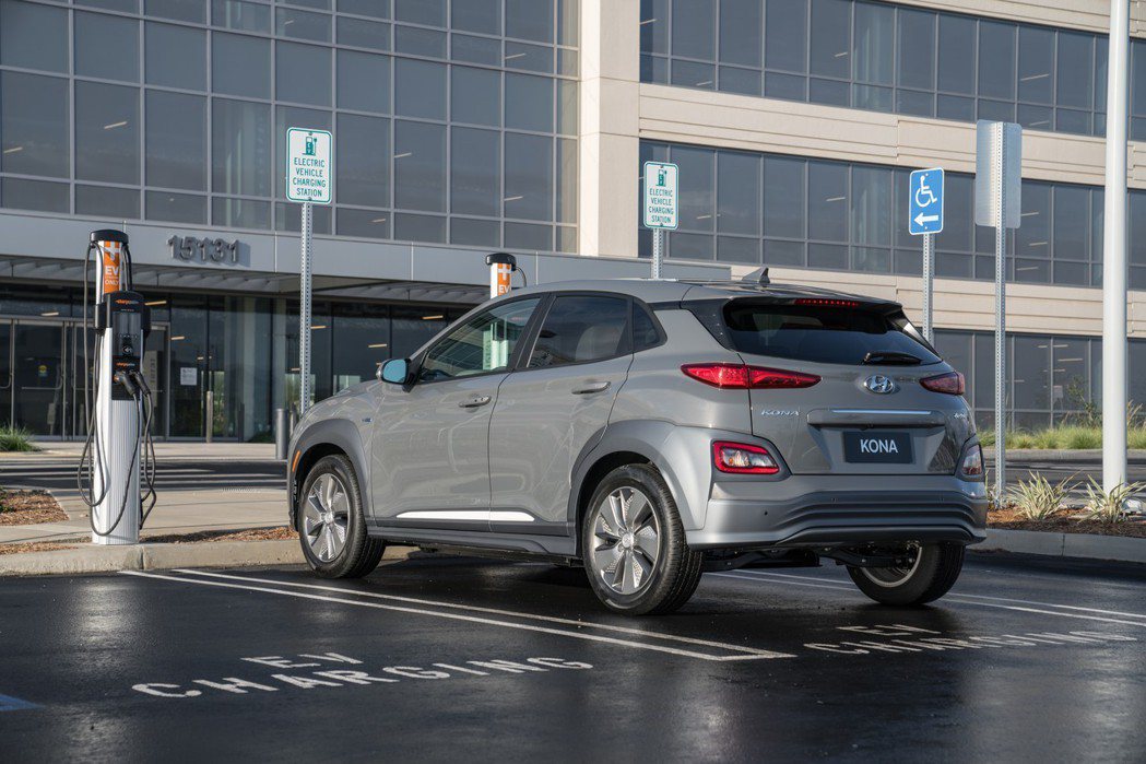 Hyundai Kona Electric提供兩種里程版本的車型供消費者選擇，但...