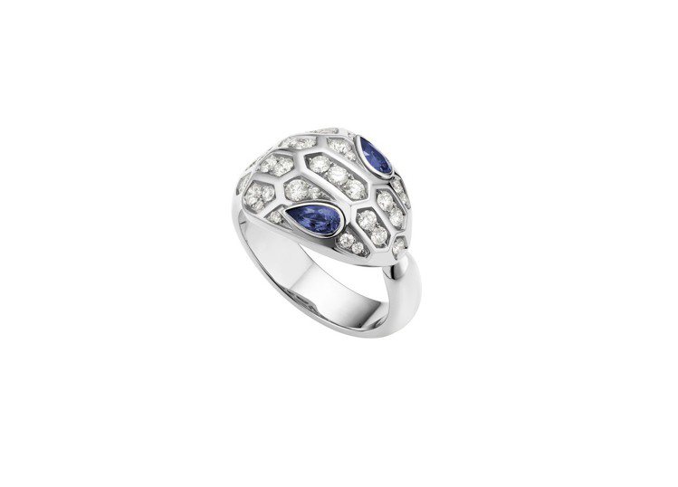 BVLGARI Serpenti Eyes on Me 系列鑽石與藍寶石戒指，36萬1,000元。圖／寶格麗提供