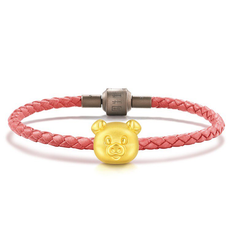 點睛品Charme可愛系列足金串飾附皮繩，4,800元。圖／點睛品提供