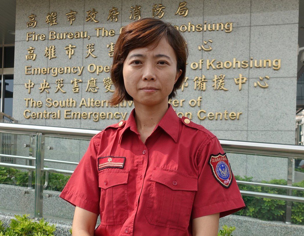 高市消防局中隊長江淑芬是現外勤女幹部中最資深者，她秉持做事原則「要做就要做到最好...