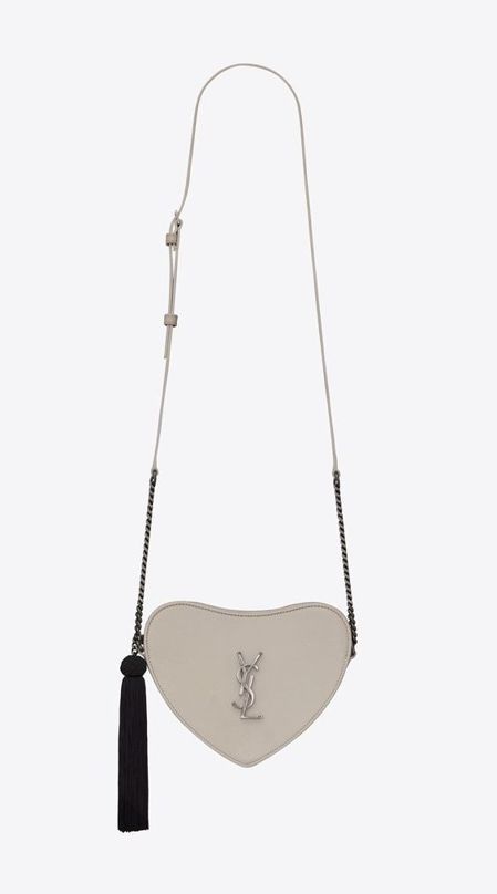 Coeur白色愛心鍊帶肩背包，55,500元。圖／Saint Laurent提供
