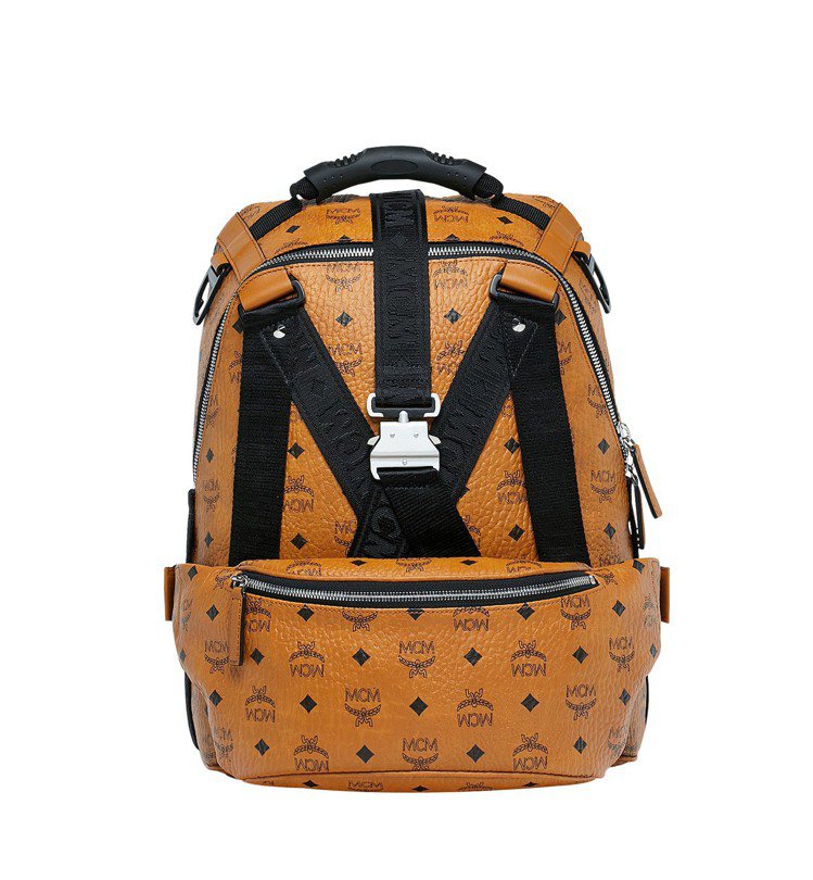 Jemison干邑色後背包的前袋可拆下來作為腰包或斜垮包，售價46,000元。圖／MCM提供
