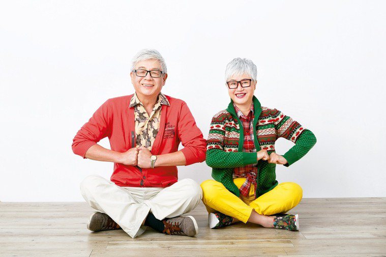 高愛倫（右）和先生吳定南是一對「銀髮」夫妻。 圖摘自／三采文化出版《此刻最美好》