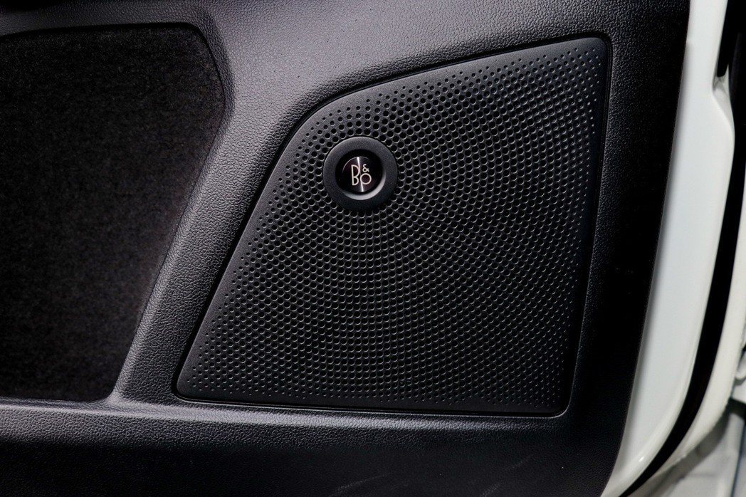 B&O環艙音響系統，讓舒適體驗遠超越國產車範疇。 記者陳威任／攝影