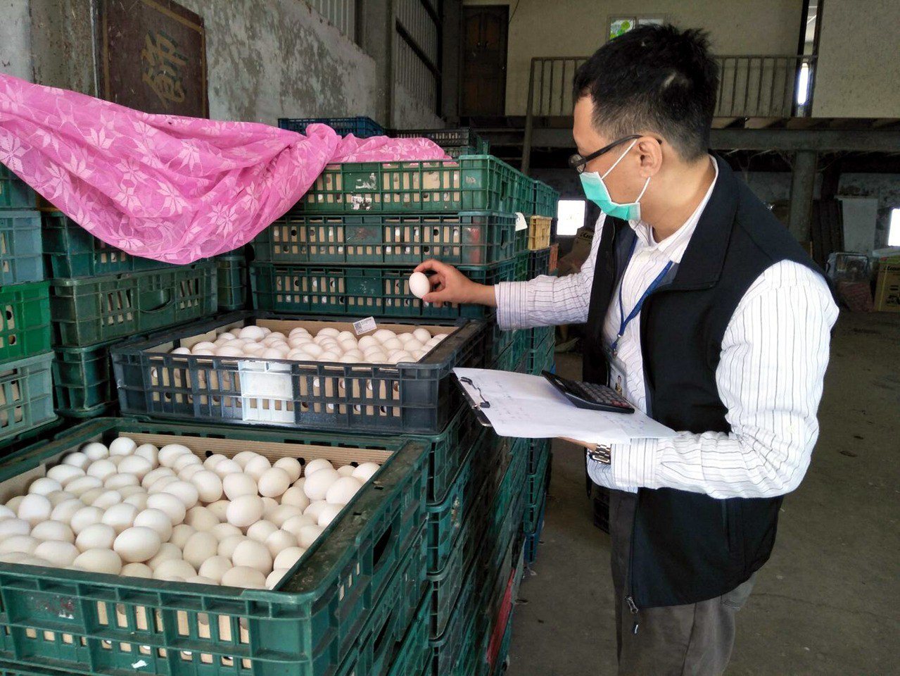 農委會副主委黃金城表示，過去蛋品檢驗有期程拖延，未來將縮短檢驗時間，四十八小時內就應檢驗完畢。
