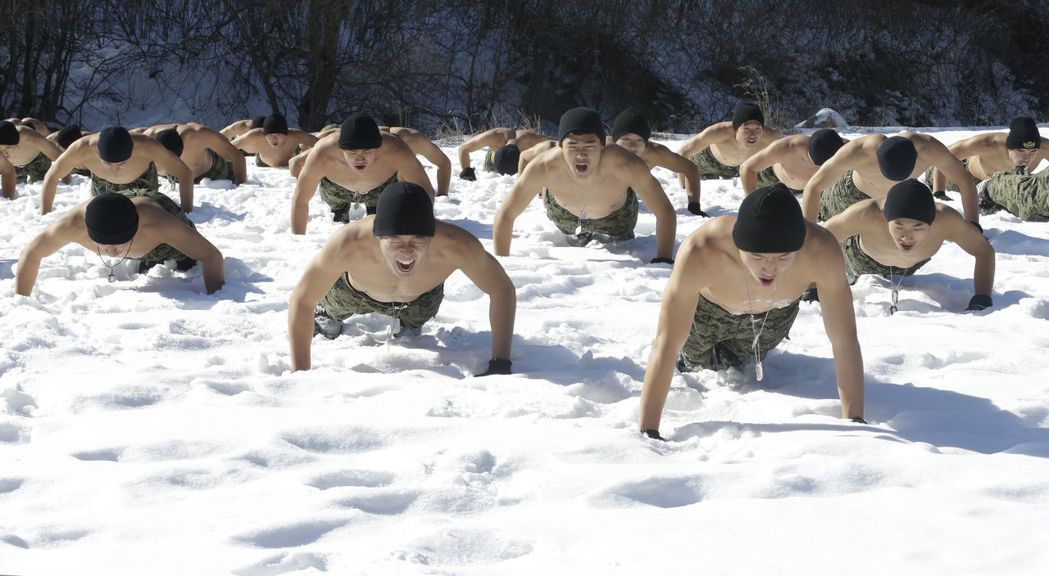 南韓陸軍特種部隊正在進行雪地訓練。（美聯社）