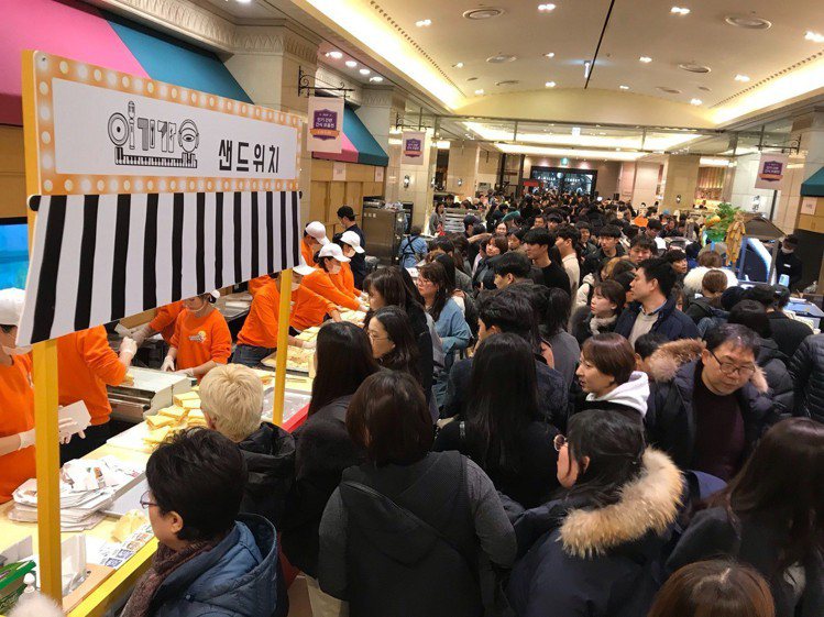 韓國快閃店吸引大批粉絲排隊。圖／業者提供