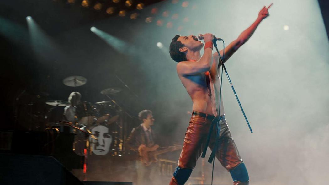 入圍奧斯卡最佳影片的「波希米亞狂想曲」，描述傳奇搖滾樂團主唱佛萊迪．墨裘瑞，年僅...