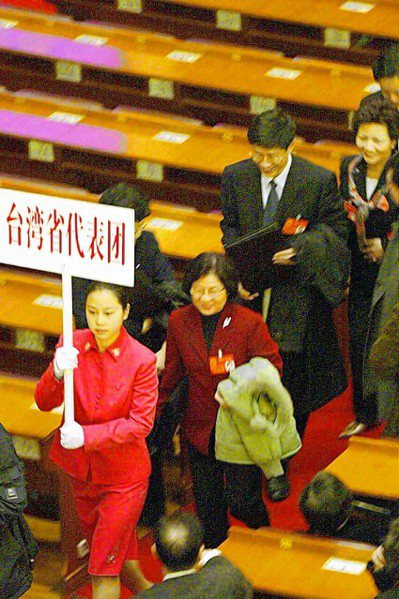 2005年3月大陸全國人大「台灣省代表團」走進北京人民大會堂。 （中新社資料照）