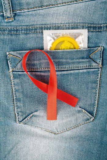 據衛福部疾管署最新資料統計，去年我國愛滋病毒（HIV）感染人數增加1993人，平均每天增加5人，累積感染人數為3萬7919人，目前存活人數為3萬1496人<br />圖╱123RF