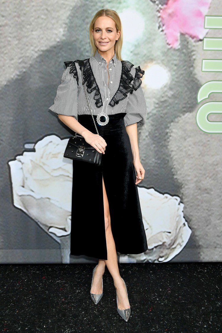 時尚名媛Poppy Delevingne出席MIU MIU2019秋冬服裝秀。圖／MIU MIU提供