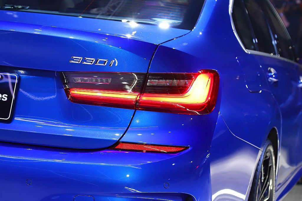 全新BMW 3系列尾燈採用L型3D立體曲面設計。 記者張振群／攝影