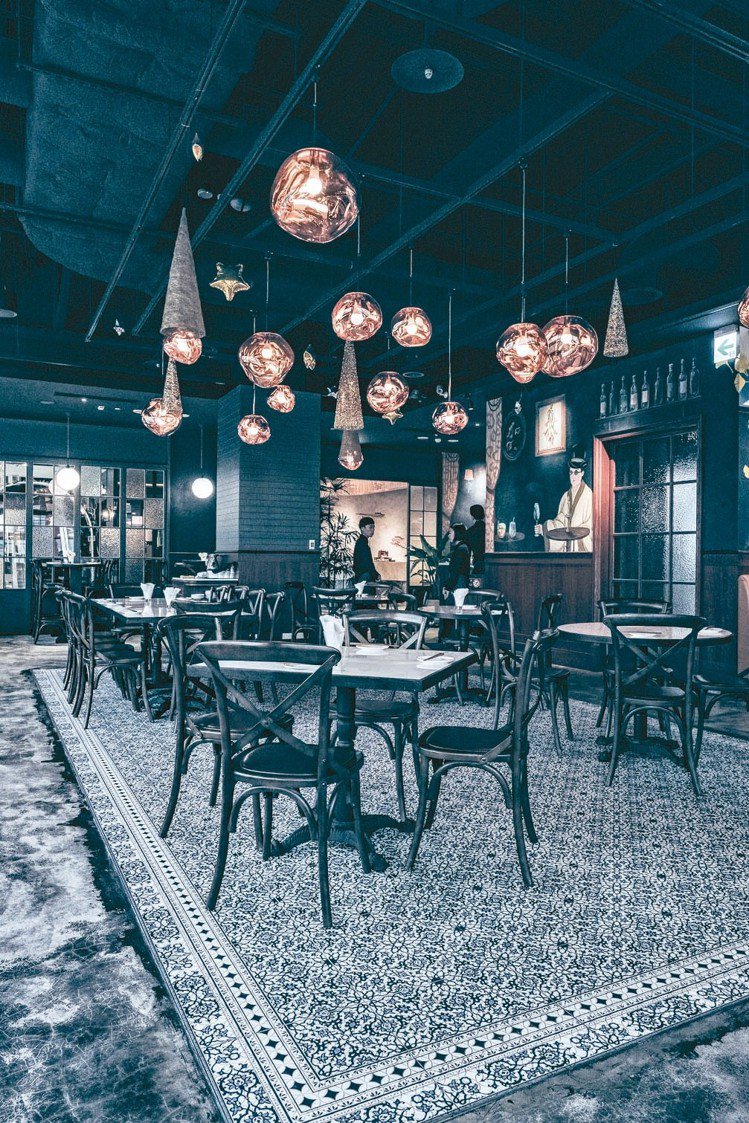PACKIE川酒菜館整體空間相當迷人復古。 攝影／美味拍手夫妻