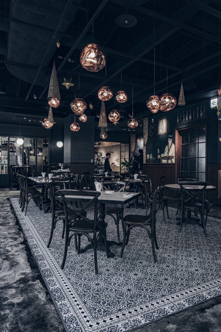 PACKIE川酒菜館整體空間相當迷人復古。攝影／美味拍手
