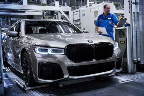 小改款BMW 7 Series正式投產　把握還有V12引擎的大鼻孔吧！