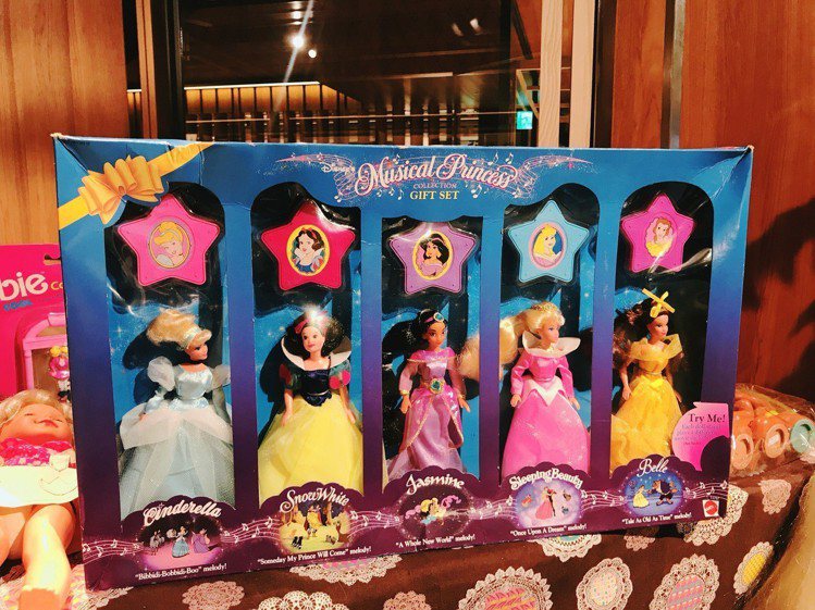 「古董王國」，1990年代推出20cm特小版Musical Princess Collection。圖／誠品提供