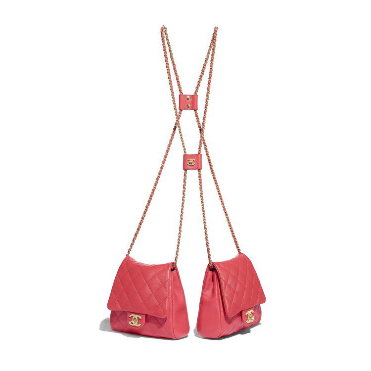 珊瑚橘釦式小款鍊帶雙包，21萬6,800元。圖／香奈兒提供