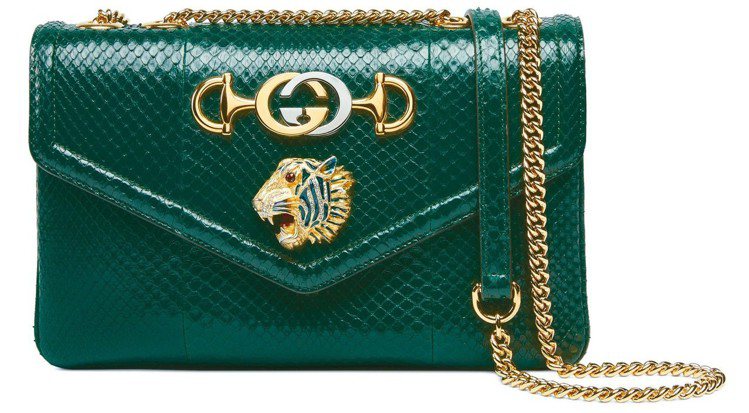 高雄漢神百貨Gucci專門店限定Rajah墨綠色蟒蛇皮虎頭裝飾鍊帶包，13萬2,300元 (全台限量四只)。 圖／GUCCI提供