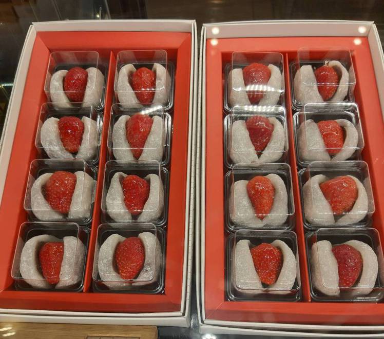 「滋養豆餡鋪」店面販售的整盒草莓大福外型誘人。圖/讀者提供