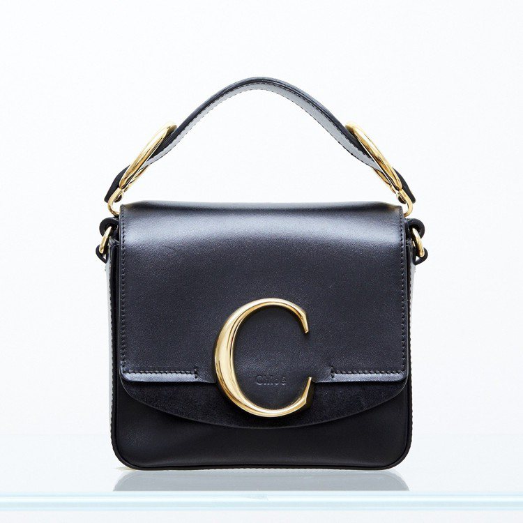 孫芸芸使用款Chloé C Mini黑色肩背手提兩用包，售價44,400元。圖／Chloé提供