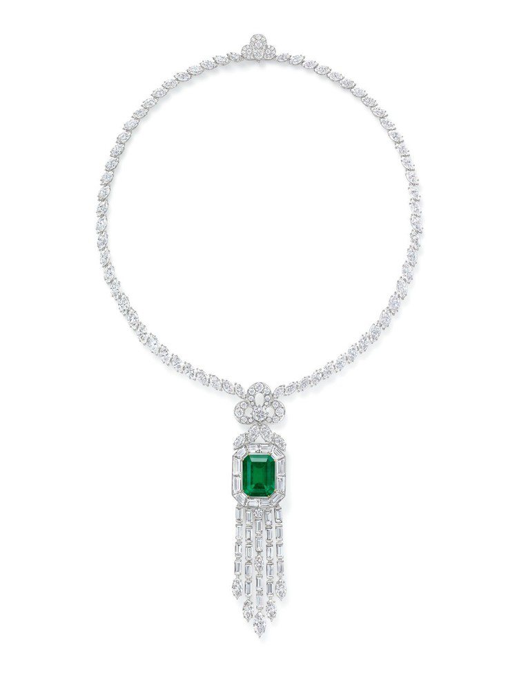 海瑞溫斯頓New York Collection 718 Emerald Vitrine祖母綠寶石鑽石項鍊，以16.63克拉祖母綠型切工哥倫比亞祖母綠寶石作為主石，價格店洽。圖／Harry Winston提供
