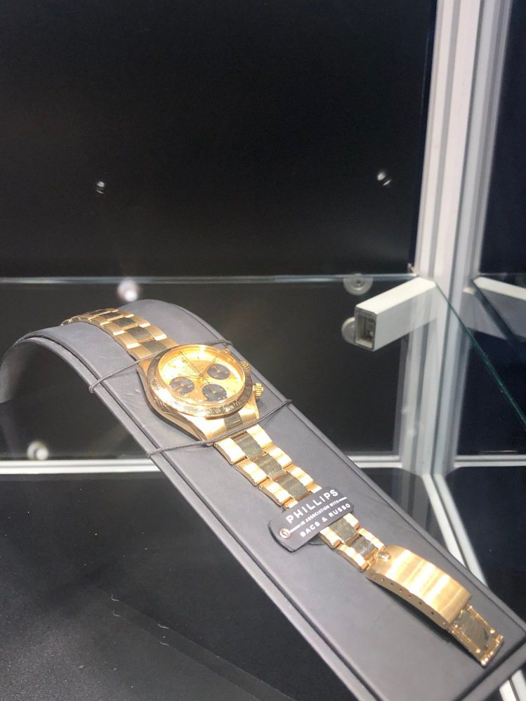 罕見的黃k金型號6265勞力士迪通拿，表盤有經銷商Tiffany & Co.字樣，為全球已知的5枚同款腕表之一。記者孫曼／攝影