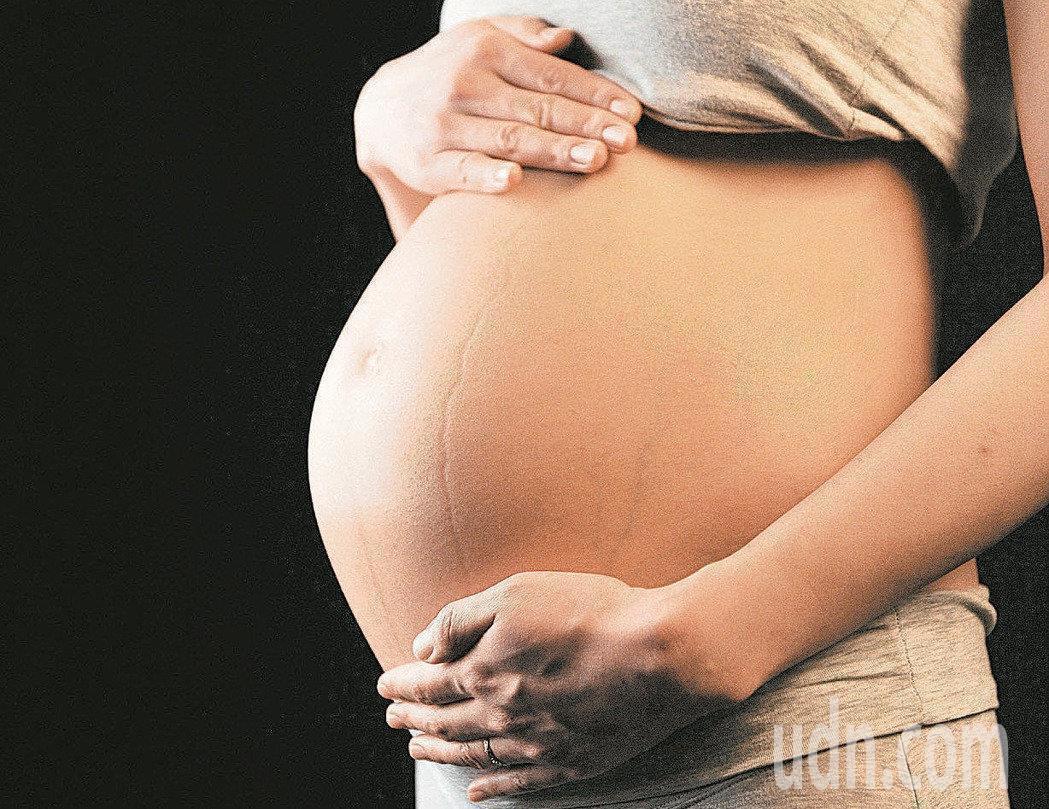 懷孕期間因體內賀爾蒙改變，造成陰道分泌物增多，是正常現象。本報資料照片