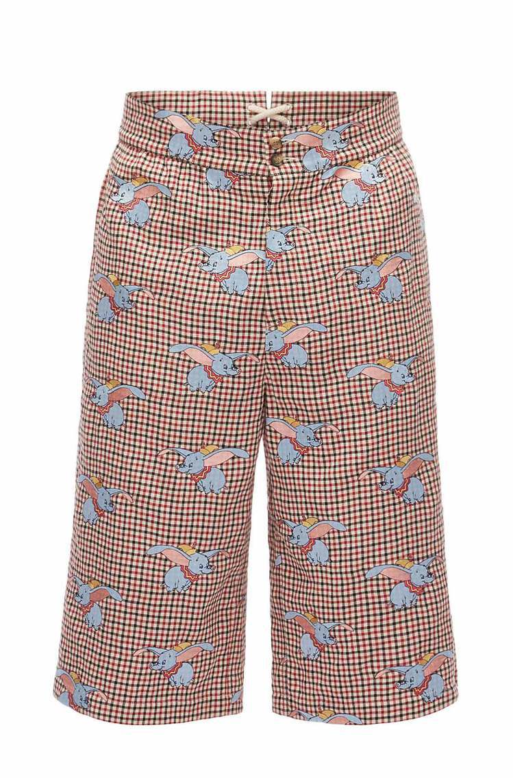 小飛象紅白格紋休閒短褲，售價97,000元。圖／LOEWE提供