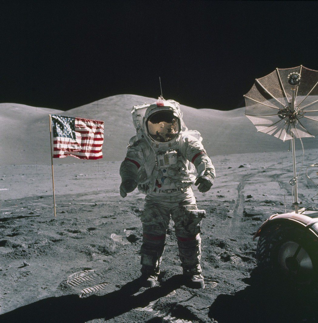 1972年12月12日美國阿波羅17號指揮官塞爾南登陸月球，此後美國就不再派太空...