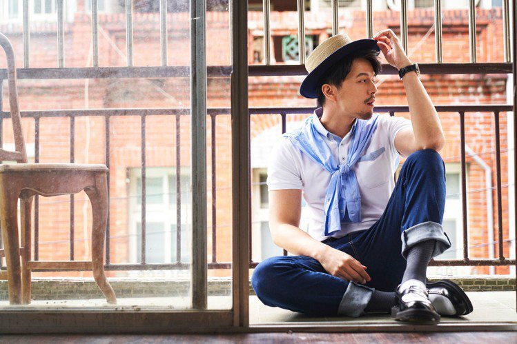 新生代男演員江常輝詮釋嘉裕西服春夏系列服飾。圖／嘉裕西服提供