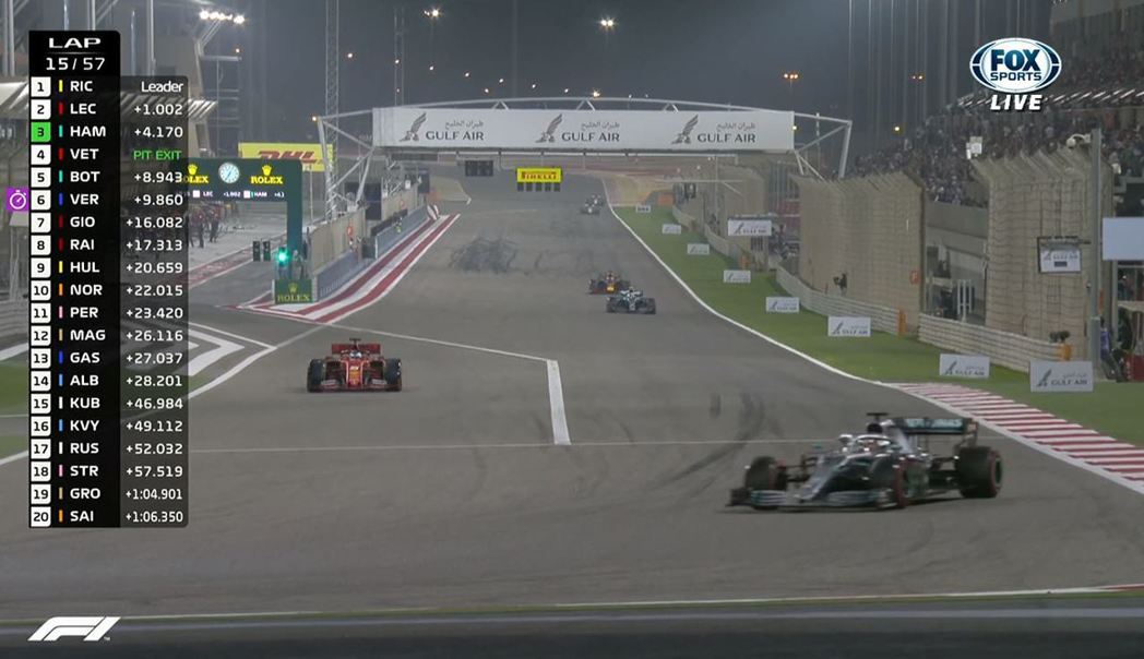 雖然在換胎上並沒有發生失誤，但Vettel在出Pit區的時候還是以些微的差距落後...