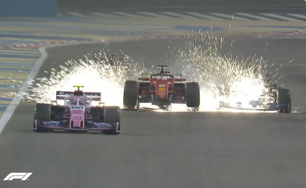 Vettel發生Spin完，在沒有任何外力的情況下，於大直線上塞車的前鼻翼突然脫落。 截自FOX+