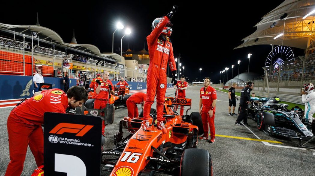 Ferrari的Charles Leclerc創下1分27秒866的新單圈紀錄，...