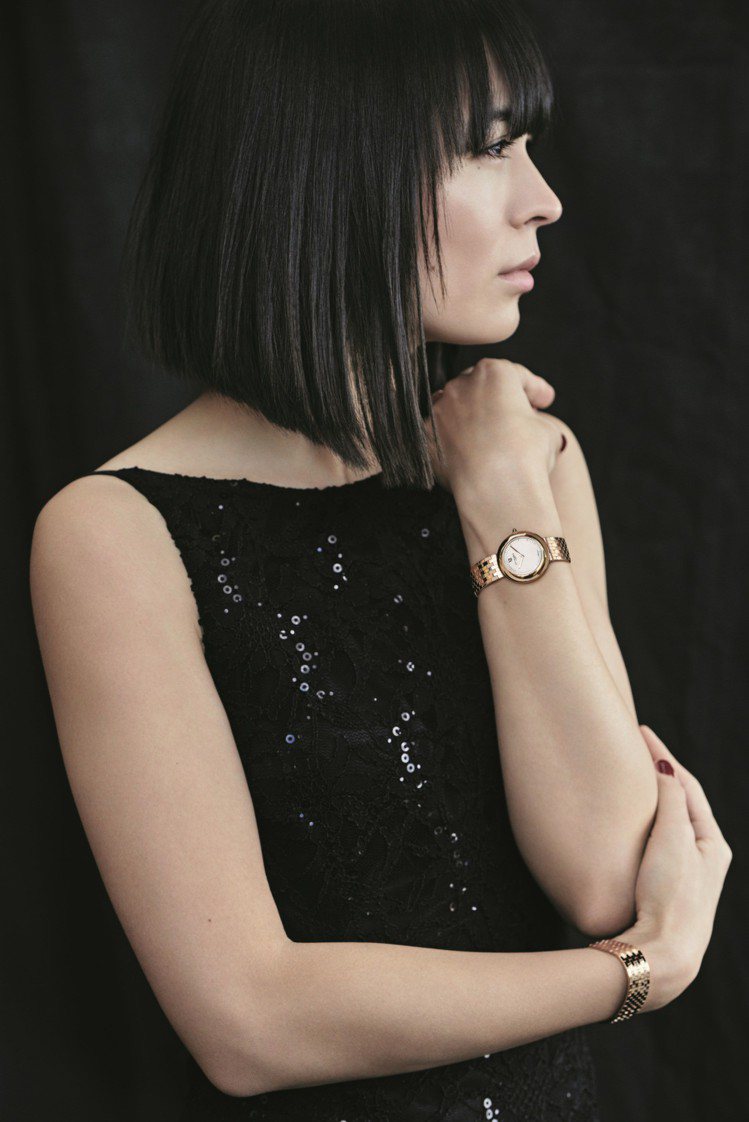 鋼琴家Alice Sara演繹Chaumet全新Boléro系列腕表及珠寶。圖／Chaumet提供