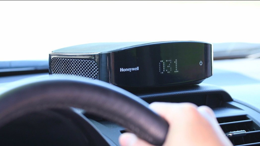 Honeywell PM2.5顯示車用空氣清淨機，開車出遊＆通勤的必備好空氣法寶...