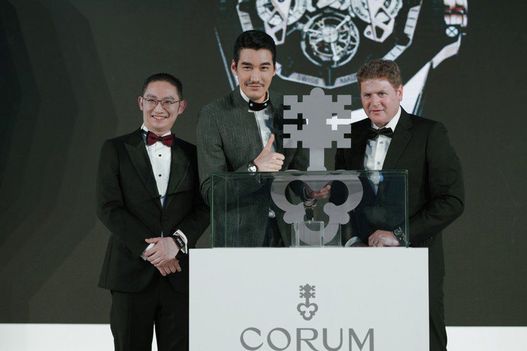 崑崙表全球品牌大使胡兵出席品牌於北京舉辦的貴賓晚宴，為重量級新品Admiral AC-ONE 45 鏤空自動陀飛輪腕表揭幕。記者孫曼／攝影