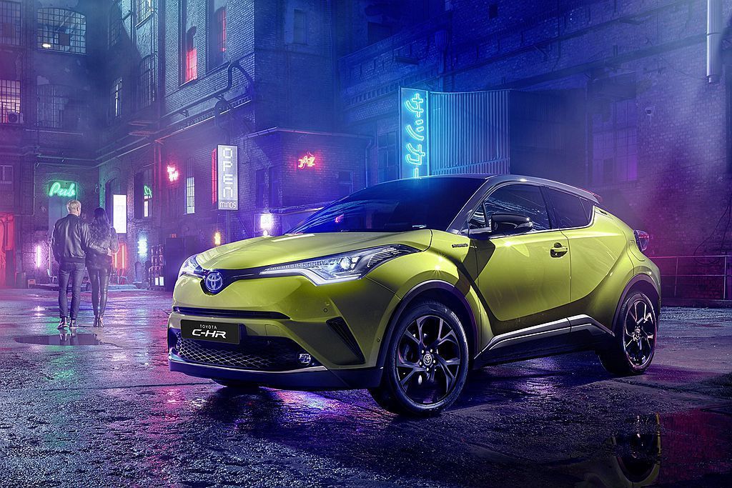 去年歐洲市場表現亮眼的Toyota C-HR，4月在當地推出Neon Lime限量特仕車搶攻年輕市場。 圖／Toyota提供