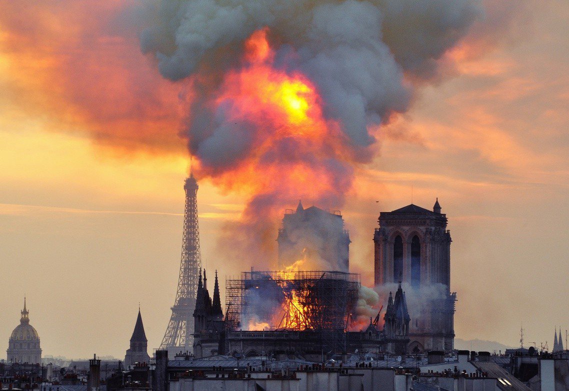 巴黎聖母院的大火，通報於當地時間4月15日傍晚6點50左右。當時的聖母院，正逢修...
