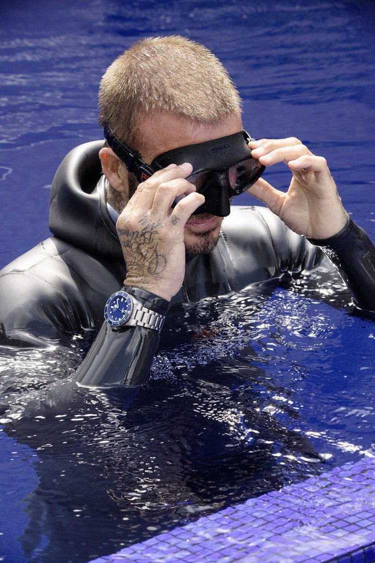 帝舵表特邀大衛貝克漢突破自我，挑戰自由潛水運動。圖／帝舵表提供