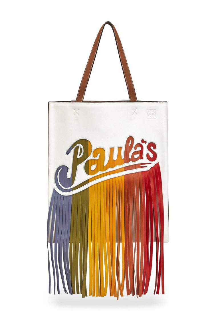 Paula’s Vertical小牛皮彩虹流蘇提包 ，售價74,000元。圖／LOEWE提供