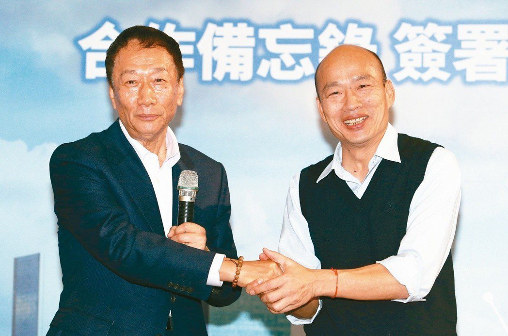 高雄市長韓國瑜（右）和鴻海公司董事長郭台銘（左）是國民黨兩張王牌。 圖／聯合報系...