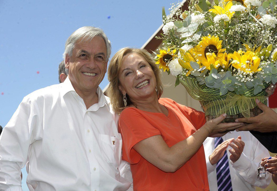 智利總統皮涅拉與妻子。圖／取自wiki