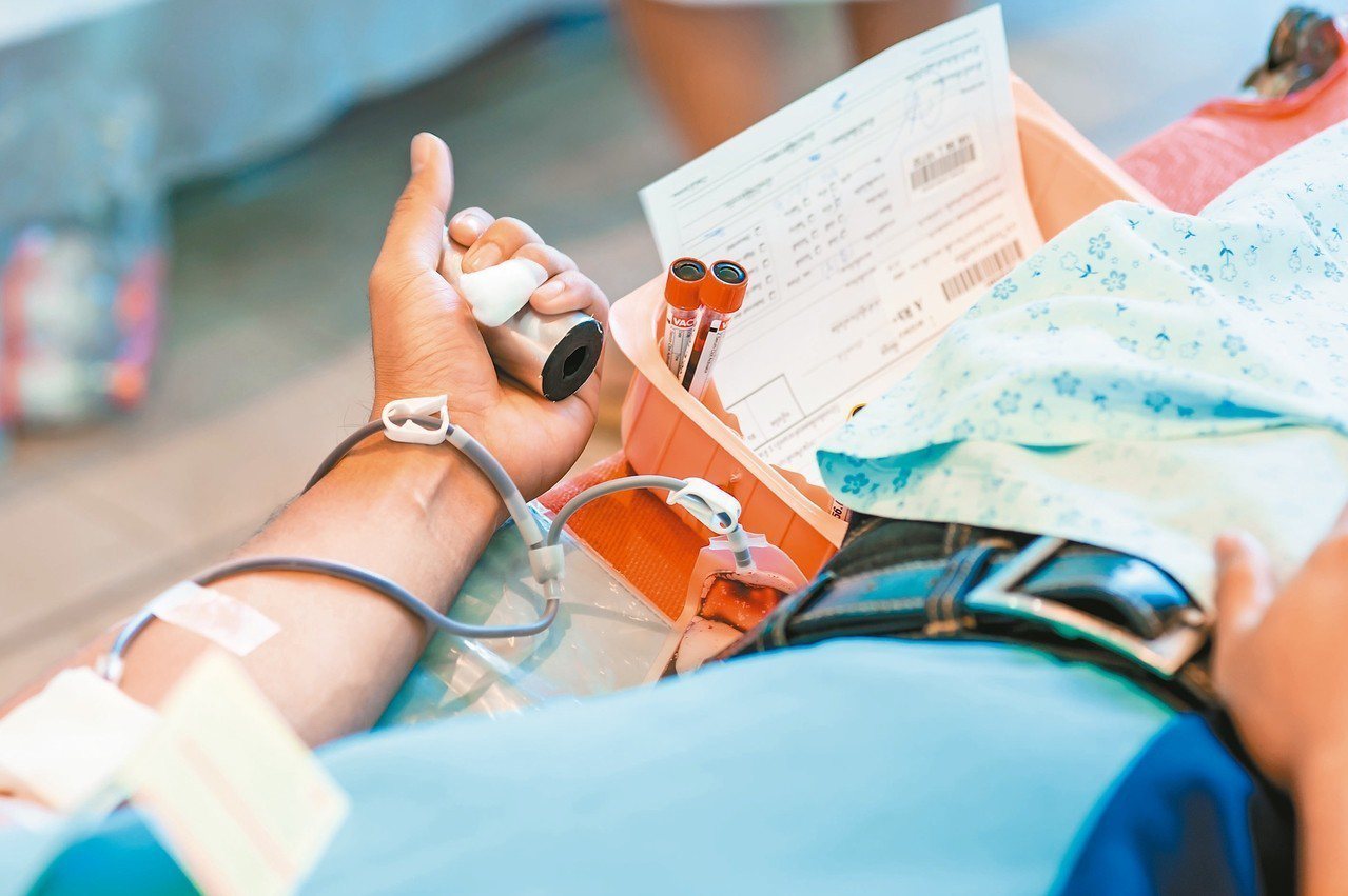 捲起衣袖捐血或接受抽血，回家後卻發現皮下瘀血，是許多民眾的經驗。