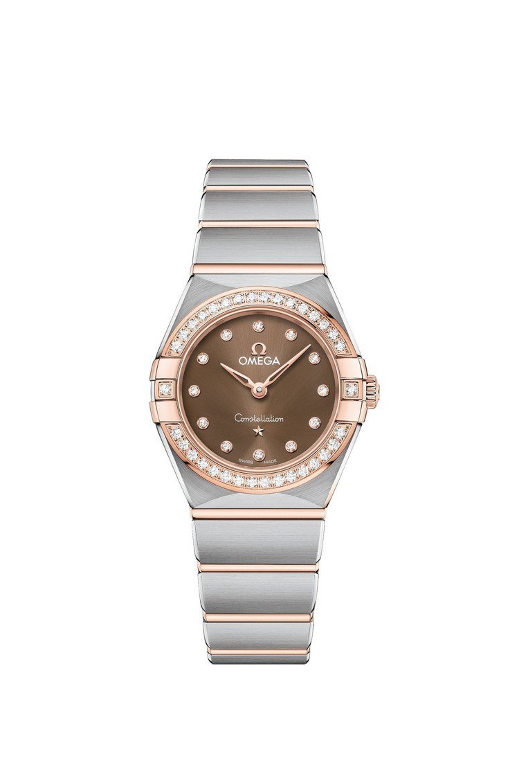 歐米茄星座系列曼哈頓腕表，不鏽鋼表殼搭配18K sedna™金表圈，鑲嵌鑽石，28毫米表徑，搭載石英機芯，約23萬3,200元。圖／OMEGA提供