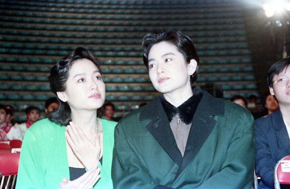 恬妞（左）與林青霞在第25屆金馬獎頒獎彩排時再度聚首。圖／報系資料照片