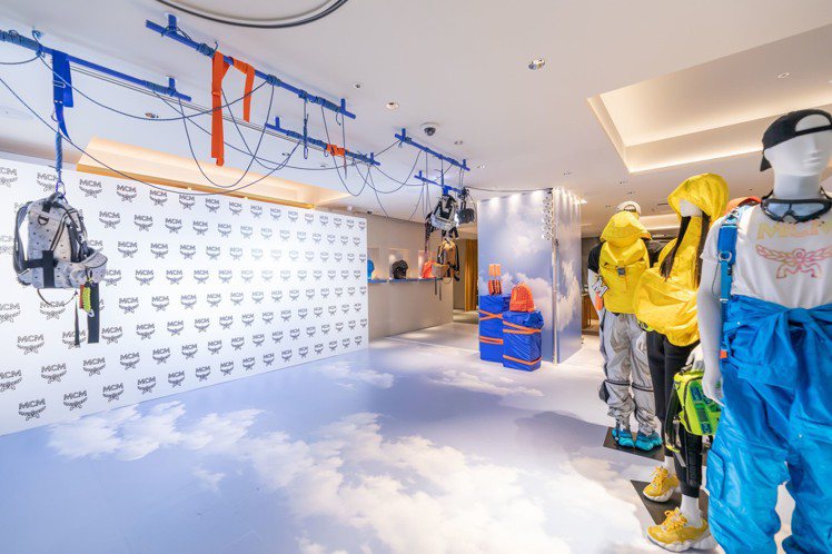 Ginza HAUS 1旗艦店將2019春夏「空氣」與高空極限運動為靈感的系列，作完整的空間呈現。圖／MCM提供