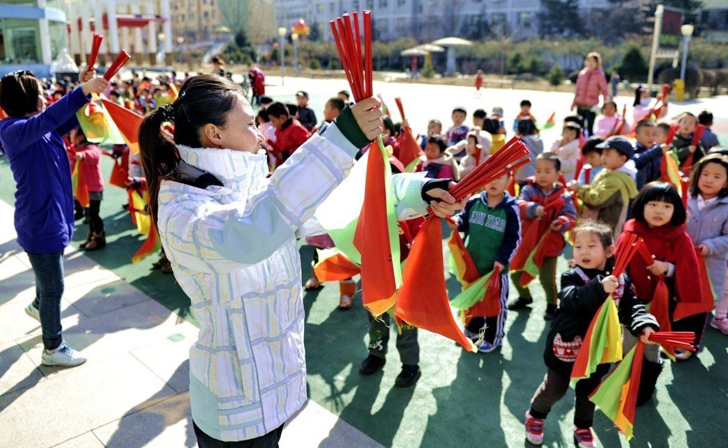 近年來為塑造中國境內「民族幼稚園」的典範，不論中央或地方政府均對蒙古族幼稚園投注...