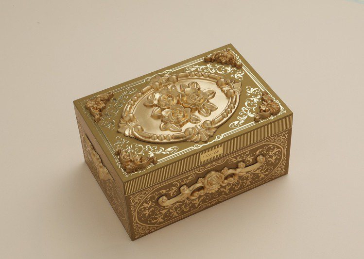 買蘭蔻頂級黃金玫瑰霜禮盒，送輕奢珠寶盒。圖／蘭蔻提供