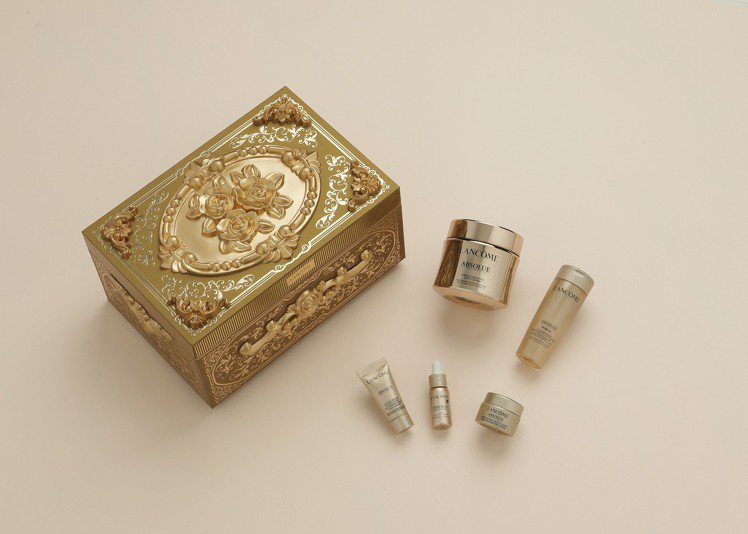蘭蔻頂級黃金玫瑰霜禮盒，原價19,773元、特價11,500元。圖／蘭蔻提供