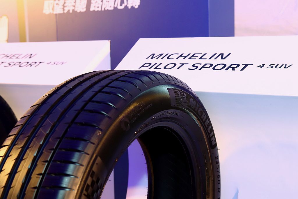 Michelin Pilot Sport 4 SUV使用雙層胎體結構設計，並搭載...